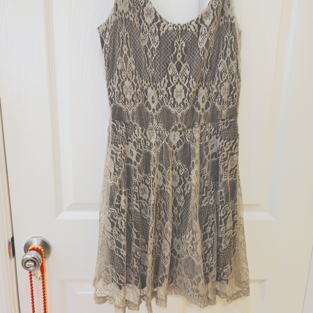 Beautiful Lace style dress Size Small